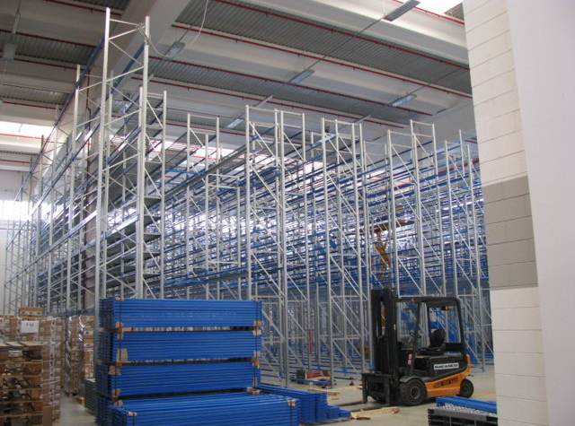 Scaffali a Ripiano e Revamping di Magazzino - Logima